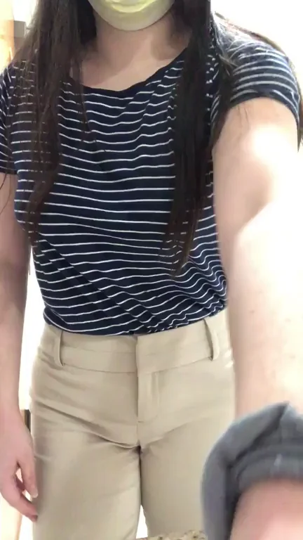 [F]At work underwear reveal ?