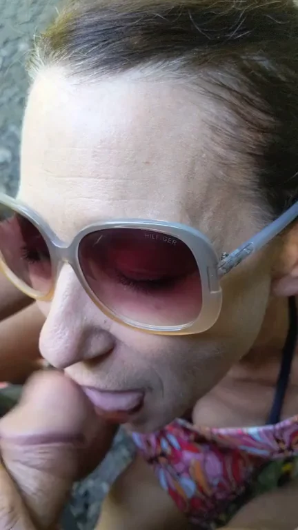 Naughty Wife's Reddit Facial Fail: Caught Sucking Cock at 18 Seconds