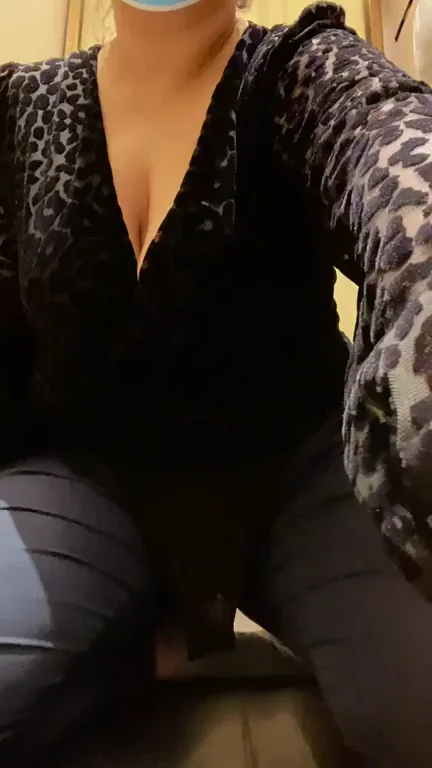 Naughty Mall Tease: Indian Babe Flashes Massive Tits 💦🛒
