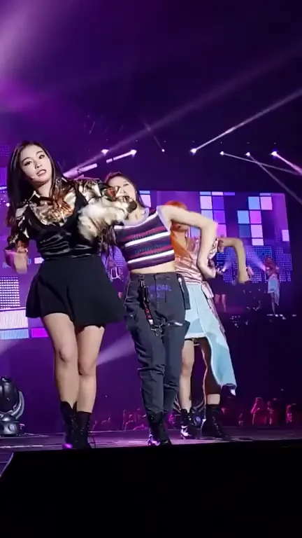 🔥 Gahyeon Dreamcatcher Slutty Stage Tease 💦