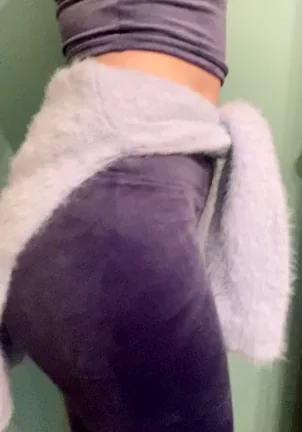 The weather outside is frightful—but these leggings are delightful ???