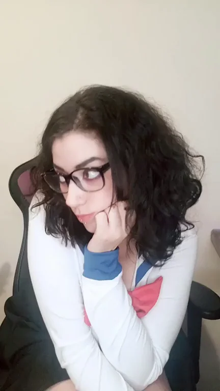 I wanna go full yandere on you with this drop ? - Credit kittydanx