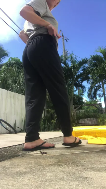🔥 Juicy Booty Flash in Public [F] 🍑