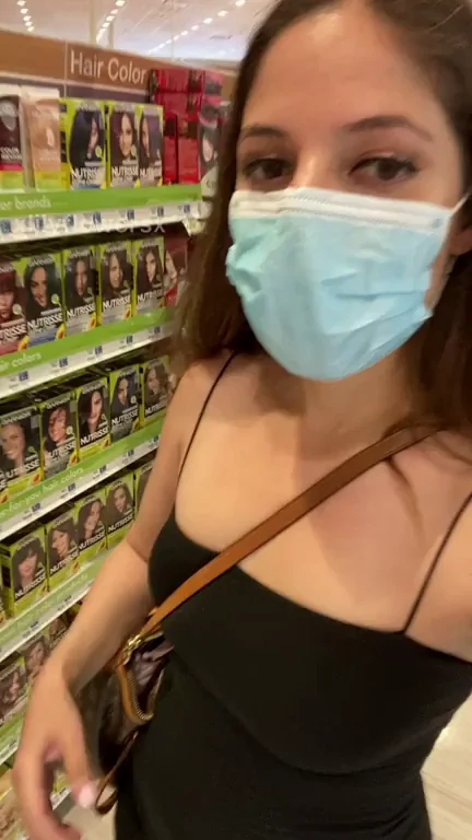 Busted [f]lashing by in the aisle by the woman shopping behind me