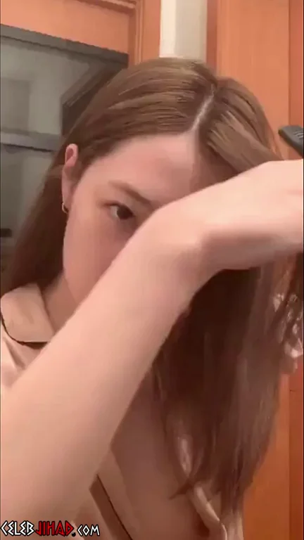 Choi Sulli Nip Slip Tease