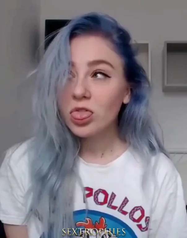 Blue-Haired Slut's Los Pollos Hermanos Tease