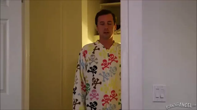 Letting her fiancée try dick before marriage