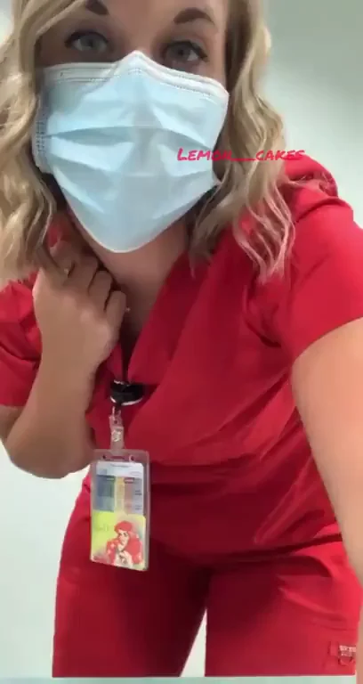 Meeting in the work bathroom (f)