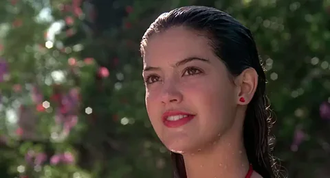 Phoebe Cates perfect plot in Fast Times at Ridgemont High
