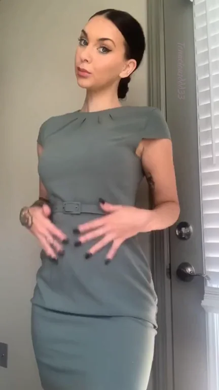 Professional career woman, wife, mom to Reddit slut (no shame) in under 60 seconds. Ready?