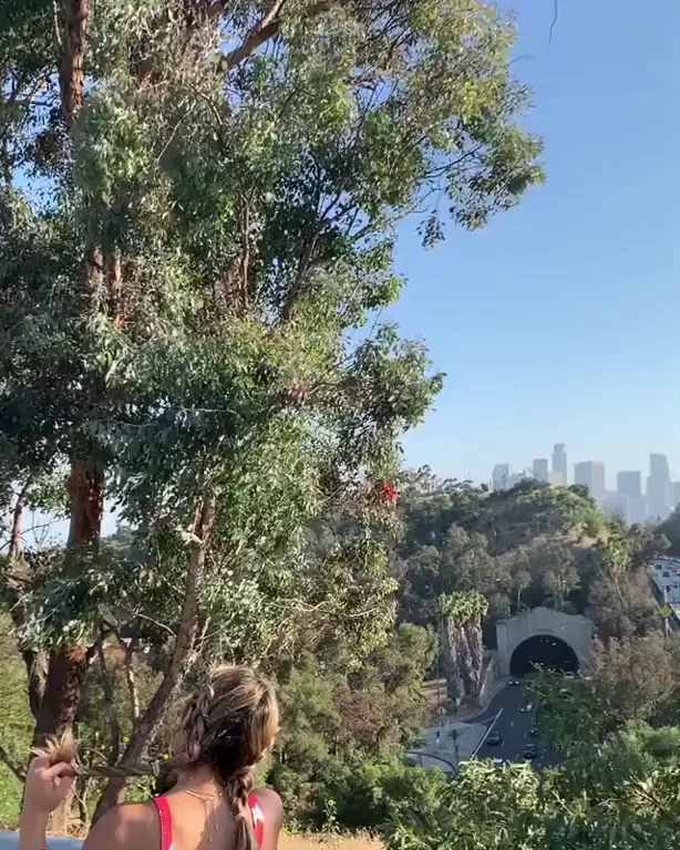 Asian Booty Queen Twerkin' That Fat Phat Ass Outdoors