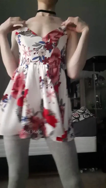 Showing you my tiny body makes me smile ?