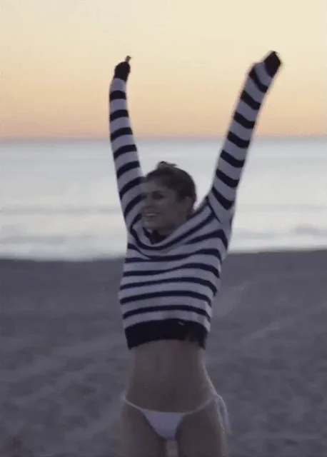 Alexandra Daddario's Busty Tight Body Tease on the Beach 😍🍑