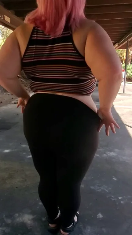 Too Damn Hot: PAWG Flashes Her Juicy Ass 🍑🔥