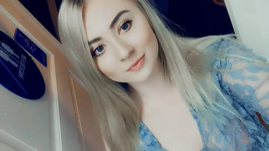 Blonde GF Tease Begs Redditor to Cum-Blast Her Juicy Ass Multiple Times!