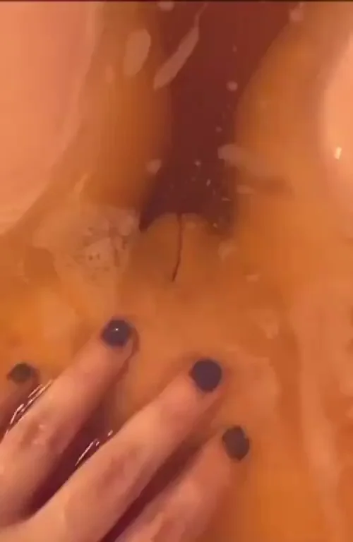 Smooth Soapy Pussy Tease in the Tub 💦👅