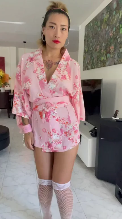 be honest, would you masturbate if I sent you one of my nudes? ?