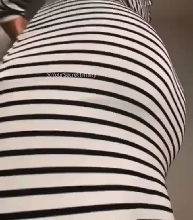 Thick Ebony 🍑 Twerk Tease: Does This Phat Ass Make Your Dick Throb? 💦