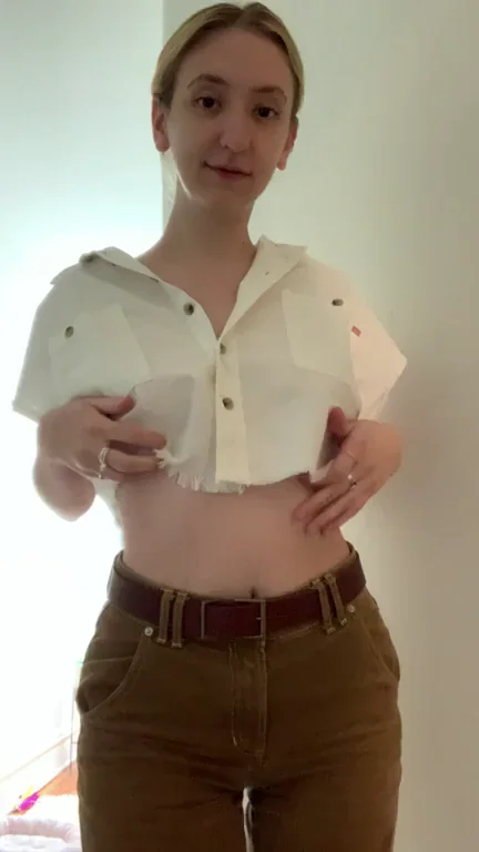 Bouncing my tits makes me smile ?