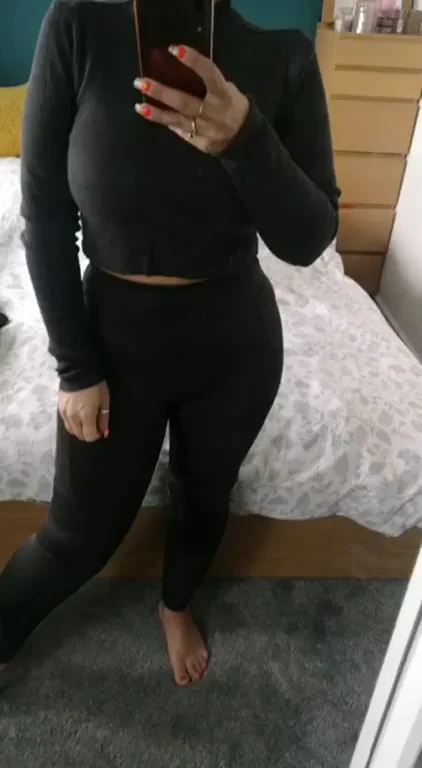 You never know what's hiding underneath a shoet girls top ???? 5ft UK 39F