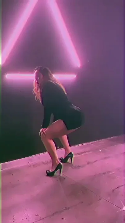 Bounce Bounce Bounce 🍑🔥 Twerking Phat Ass in Neon Heels