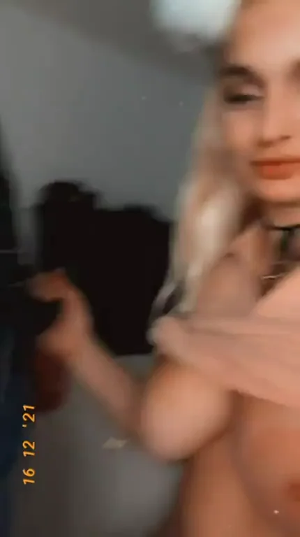 Blonde Bimbo's Massive Tits & Fuck Machine Creampie Slurp 😻🍆💦