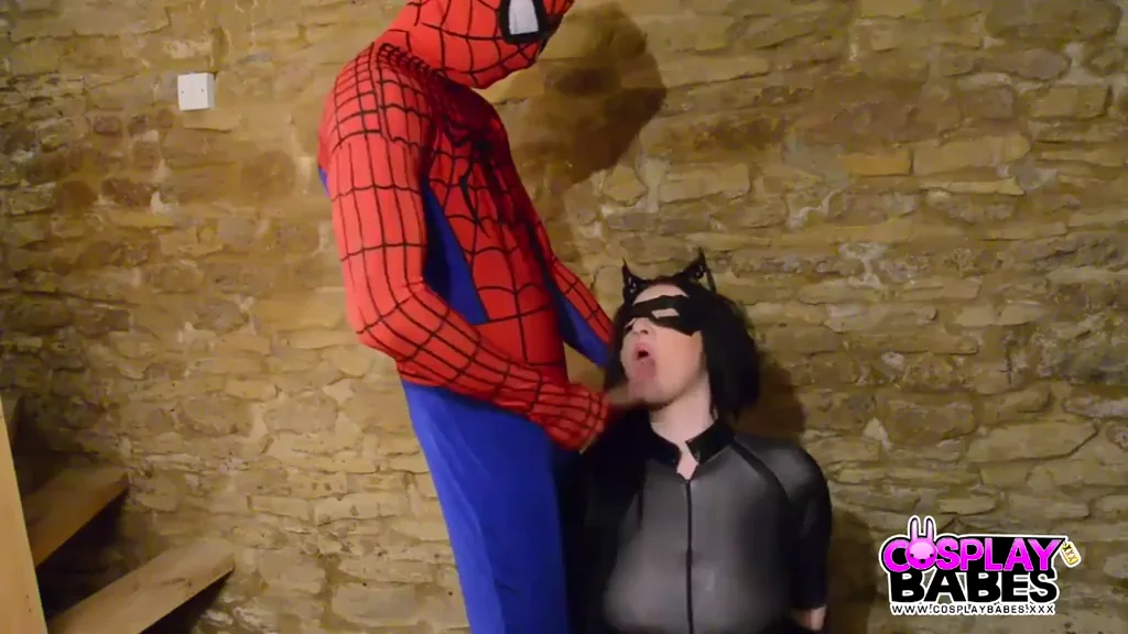 Spidey Unloads Massive Cock on Curvy Catwoman Cosplay Slut 😈🕷️🐱💦