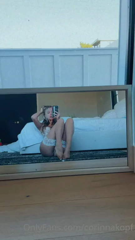 C0rrina k0pf Her perfect body new content - F0ld3r B3l0w