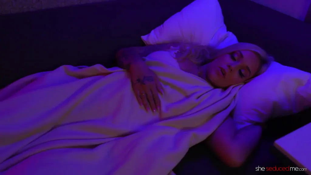 🔥 [FFF] Slutty Babes Sharing a Hotel Room & Getting Naughty 💦