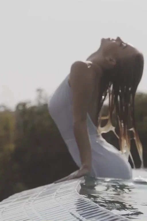 Sydney Sweeney's Juicy Wet Arch 💦😍