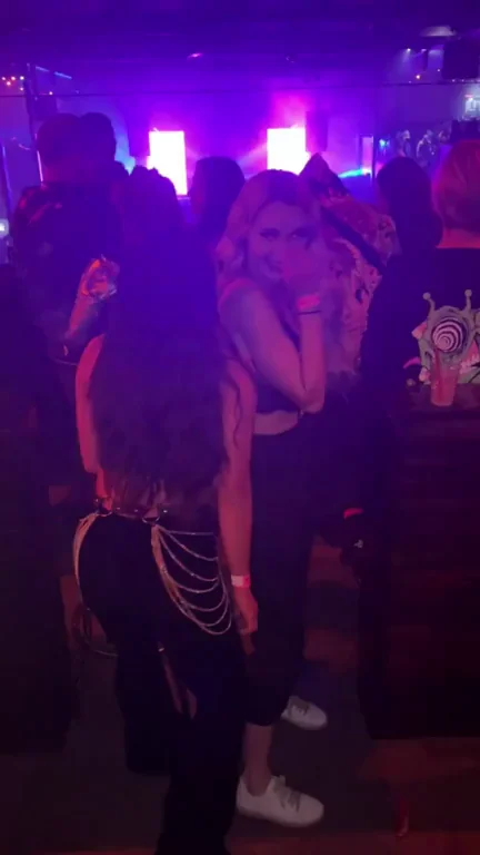 Quick Club Titty Flash 💦👅🔥