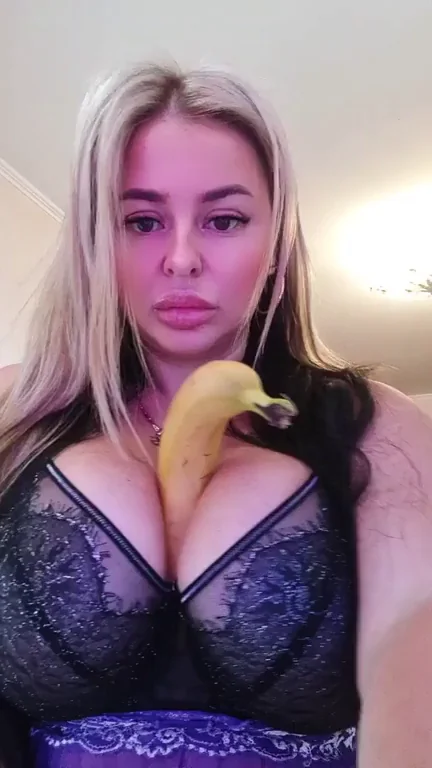 You're hungry, I brought something for you. ?