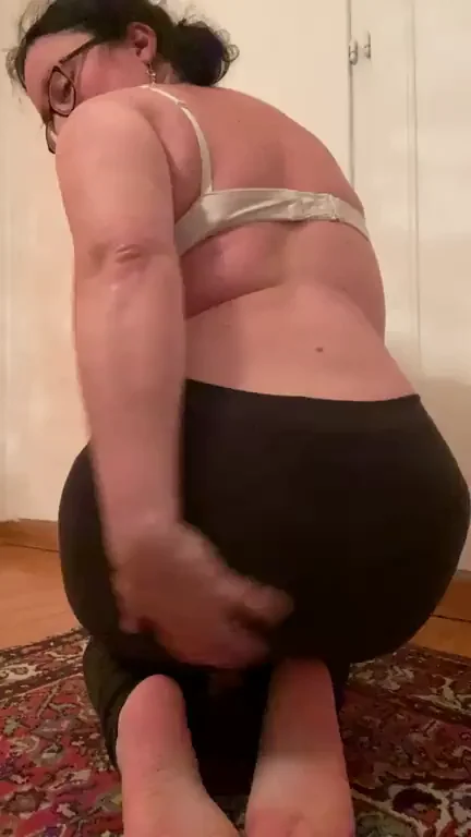 Thick MILF Ex Proves Her Massive Ass Is a Dick Magnet