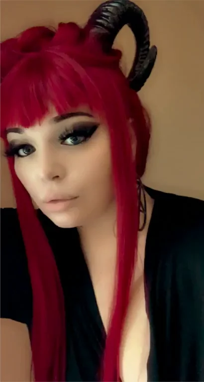 Succubus BBW Begs for Your Hot Cum Facial 😈💦