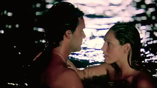 Kelly Brook's Juicy Tits 💦 Survival Island Kiss & Cleavage Tease 😈