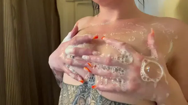 I hope there’s people on this subreddit who like small tits