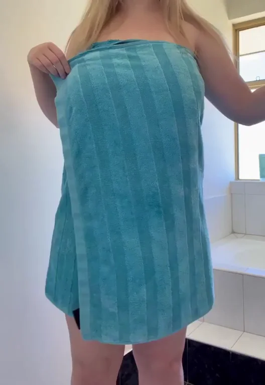 I love to jiggle my tits