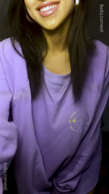 Petite 5ft 105lb Slut Flashes 34DD Tits 💜🍑