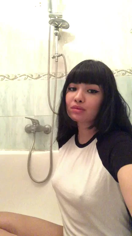 I want to let one lucky Redditor cum on my ass multiple times