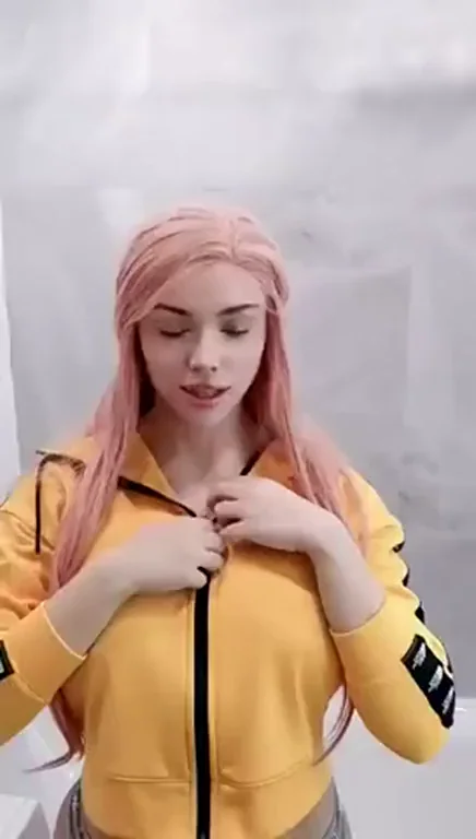 Pink-Haired MILF Teases Tits & Ass, Full Pack in Comments! 🔥🍑💦