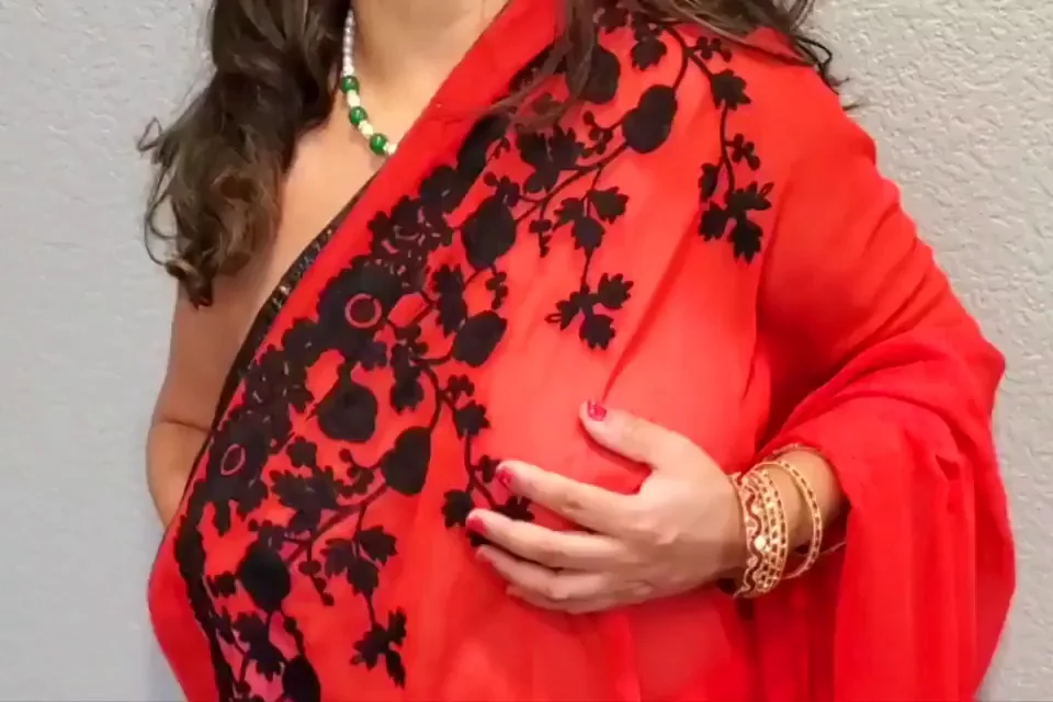 Indian MILF, wanna pound this ovulating girl ... I promise to bear your fruit ...