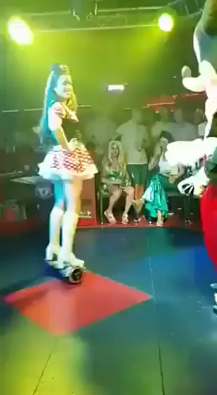 Disney Afterdark: Minnie Slut on Hovershoes Sucks Mickey's Cock! 🎢🍆💦