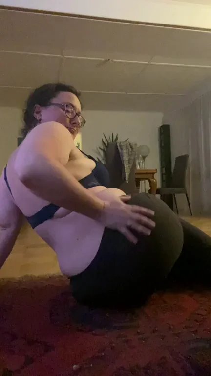 Lonely MILF's Massive Ass Tease: Home Alone & Ready to Play