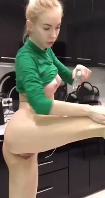Blonde Kitchen Slut Teases: How Many Redditors Crave This Naked Doll?