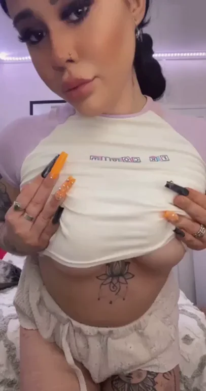 Did my big titties stop you from scrolling? ?