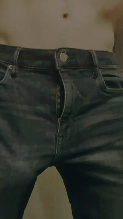 Slow Mo Jeans Cock Tease 🍆💦