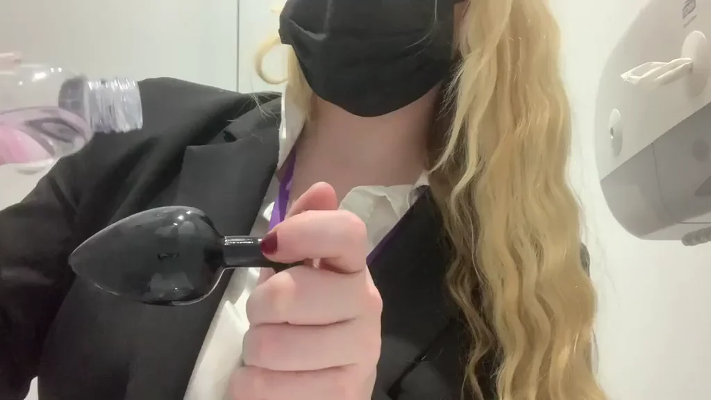 Watch me be NSFW at work ?