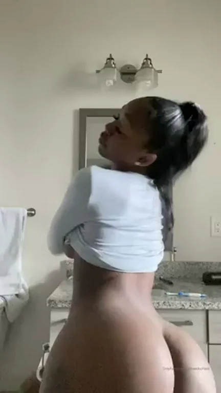 Ebony Goddess Twerks Her Massive Booty in the Bathroom Mirror