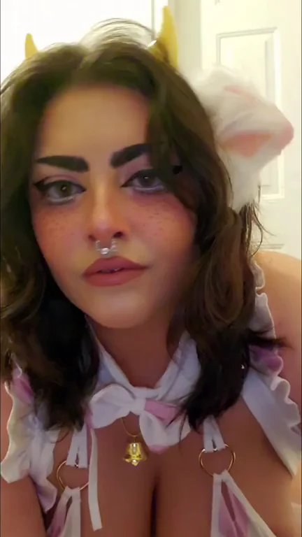 Just bouncing the moo cow boobs ??