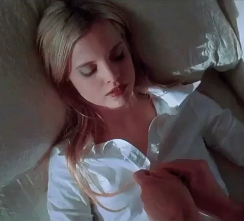 Mena Suvari in American Beauty